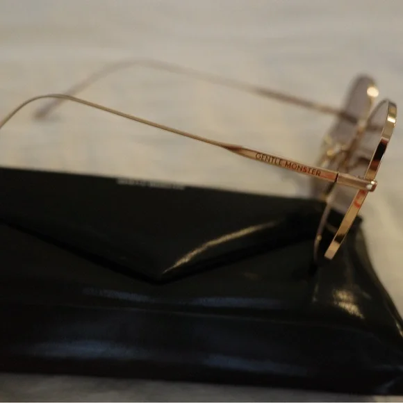 Gentle Monster Diane 02 Black and Gold Sunglasses - Picture 4 of 11